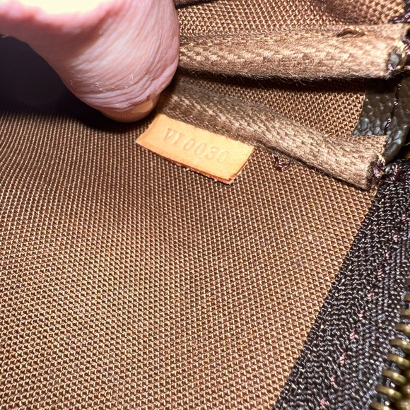 Louis Vuitton Pochette Accessories - Picture 4 of 12